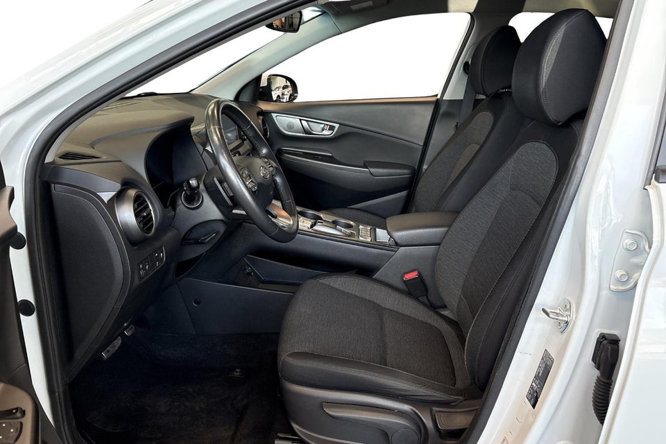 Hyundai Kona 64 EV Essential 5d