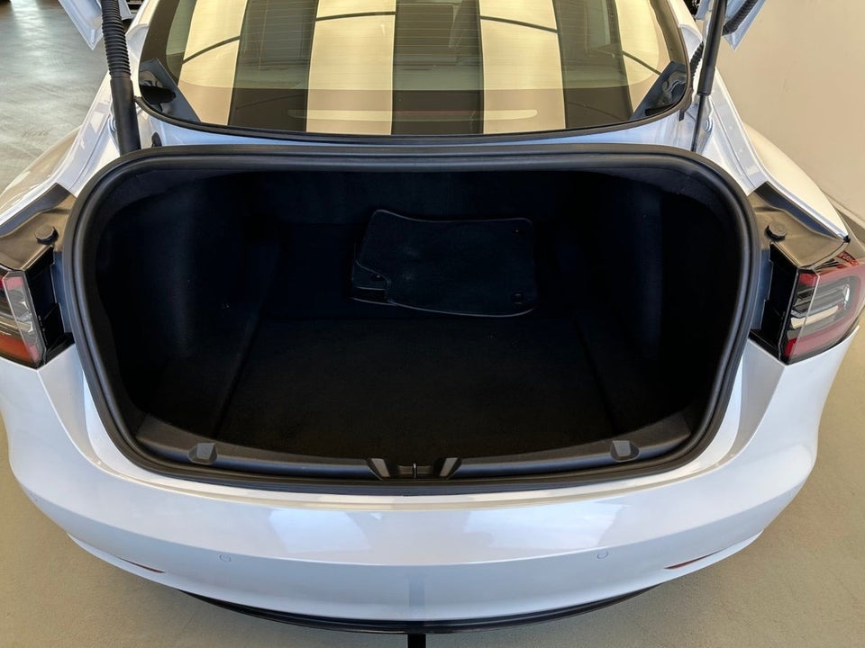 Tesla Model 3 Long Range AWD 4d