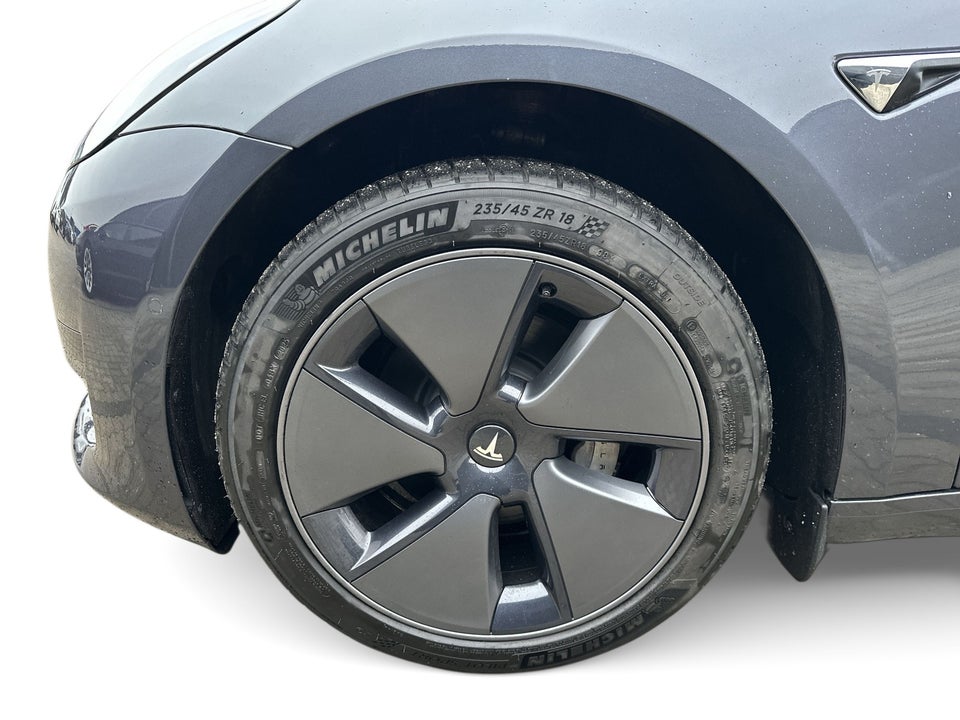 Tesla Model 3 Standard Range+ RWD 4d