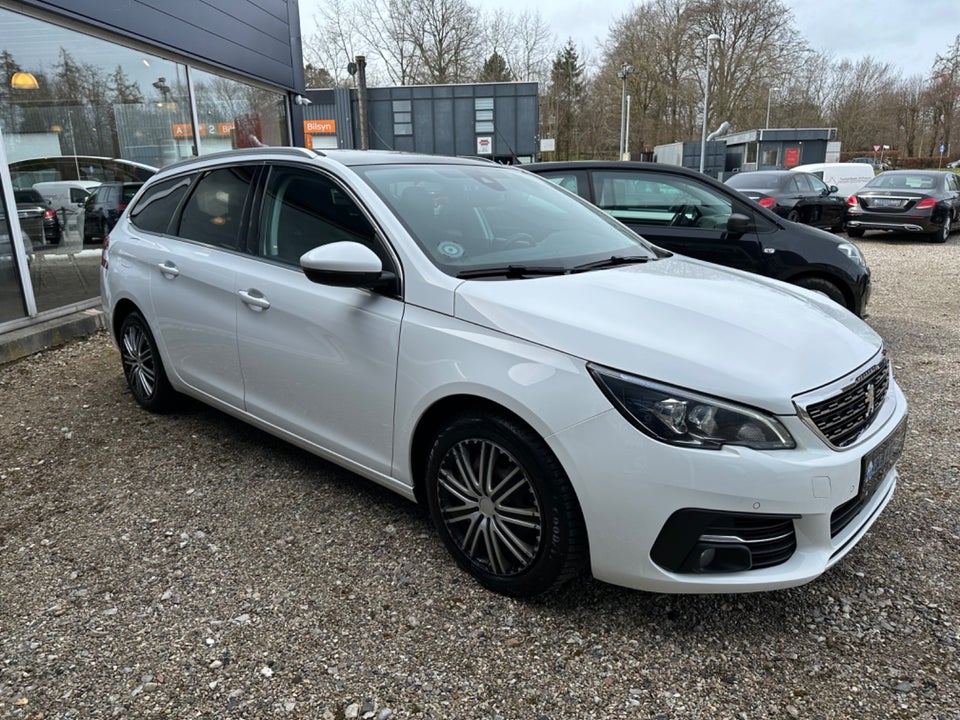 Peugeot 308 1,2 PureTech 130 Selection Sky SW 5d