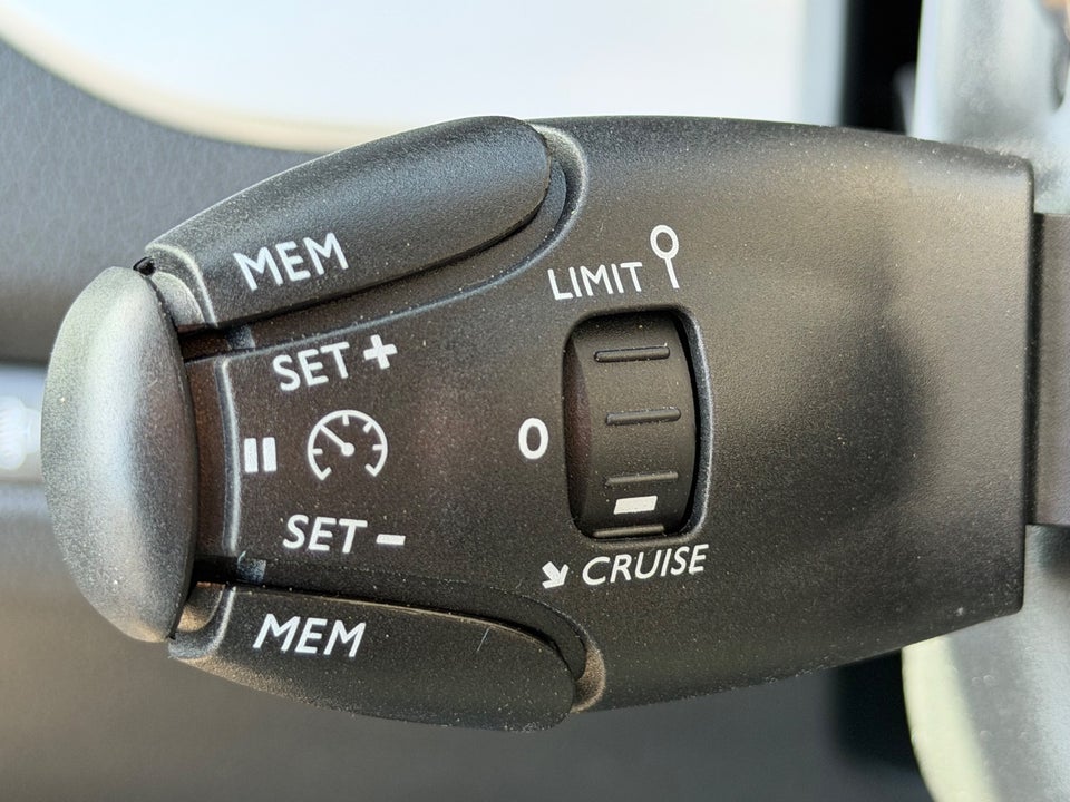 Peugeot e-Expert 50 L2 Premium Van