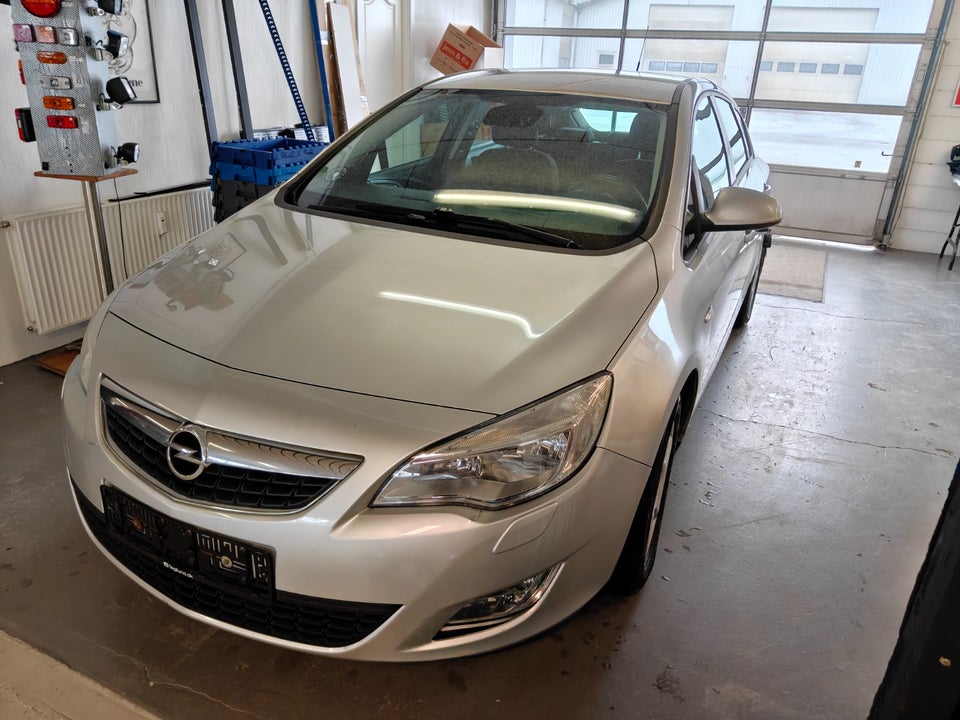 Opel Astra 1,7 CDTi 110 Enjoy 5d