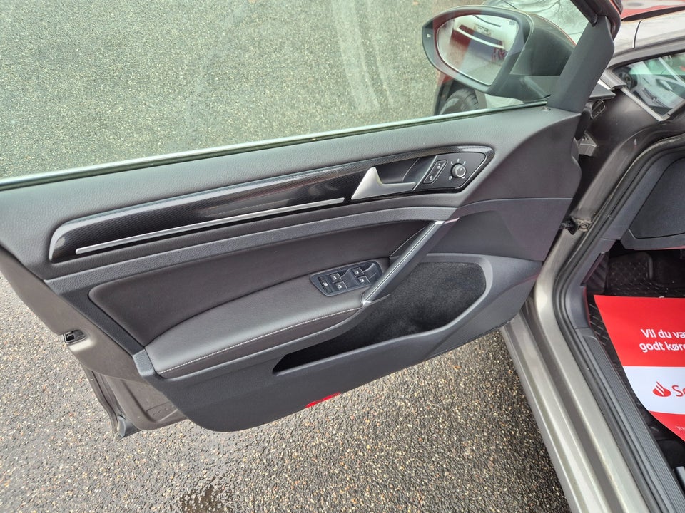 VW Golf VII 1,6 TDi 105 Highline Variant BMT 5d