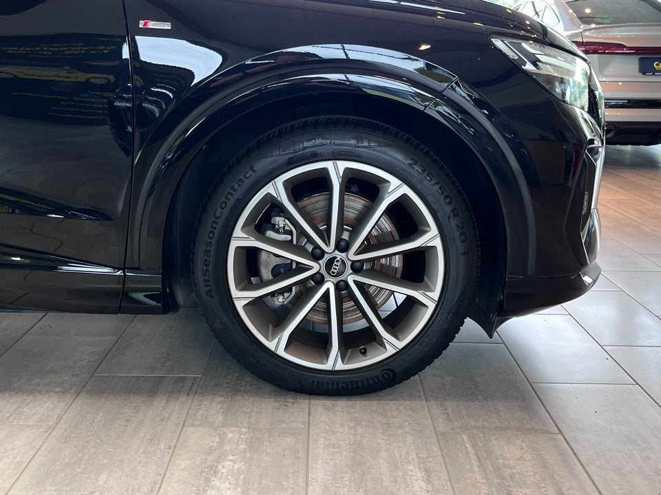Audi Q4 e-tron 45 S-line quattro 5d