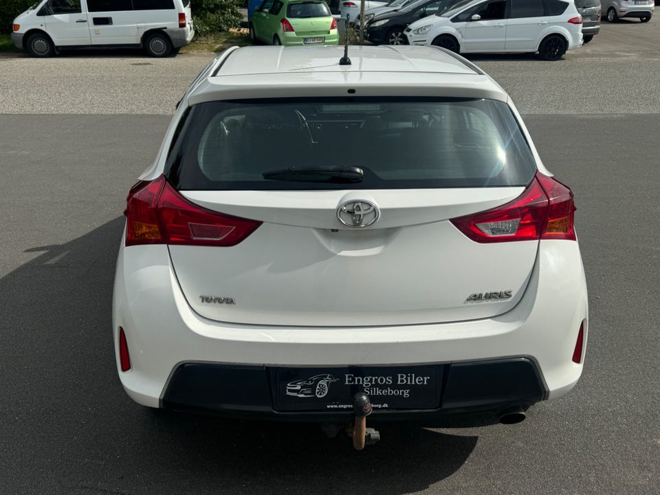 Toyota Auris 1,6 T2+ Skyview 5d