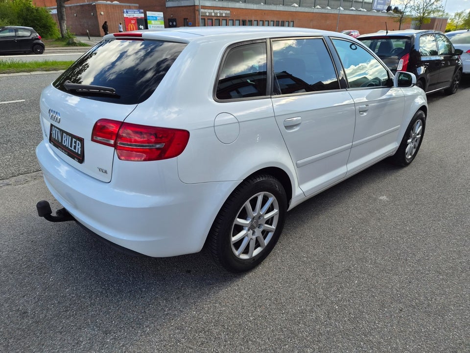 Audi A3 1,6 TDi Ambiente Sportback 5d
