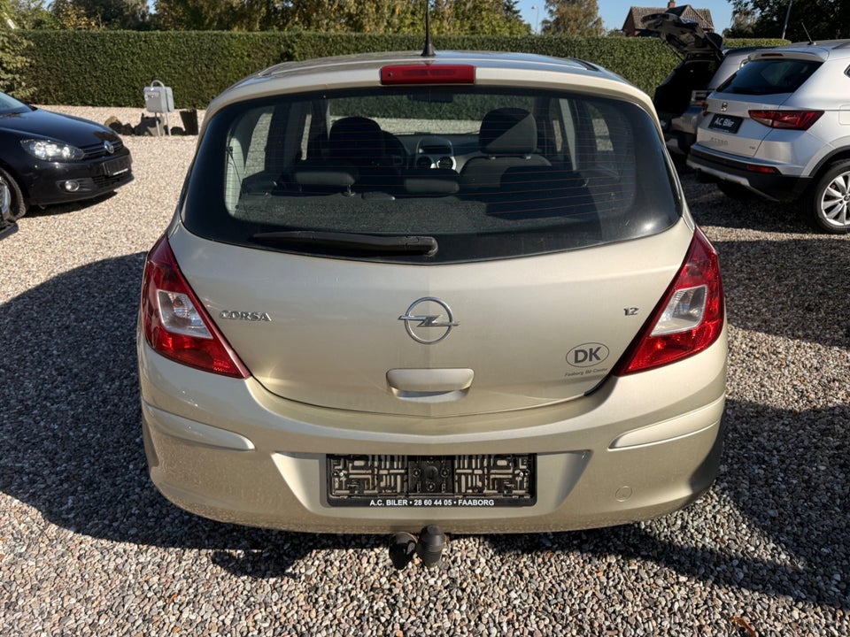 Opel Corsa 1,2 16V Essentia 5d