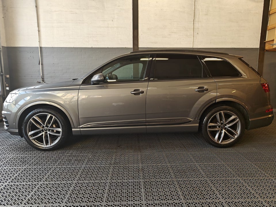 Audi Q7 3,0 TDi 272 S-line quattro Tiptr. 5d