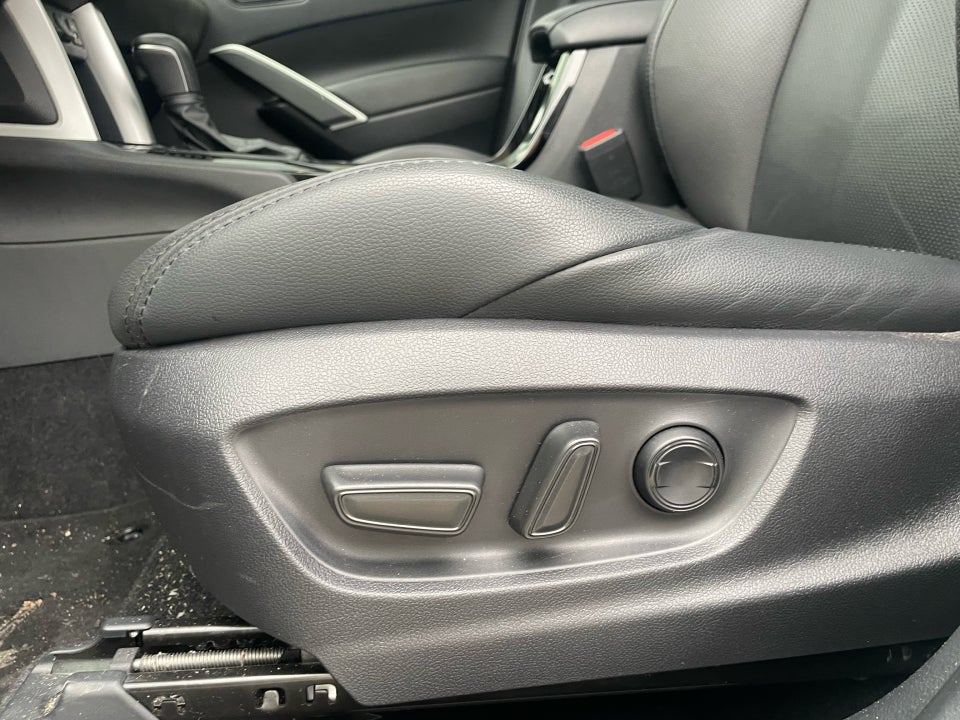 Toyota Corolla Cross 2,0 Hybrid Elegant Luxury CVT 5d