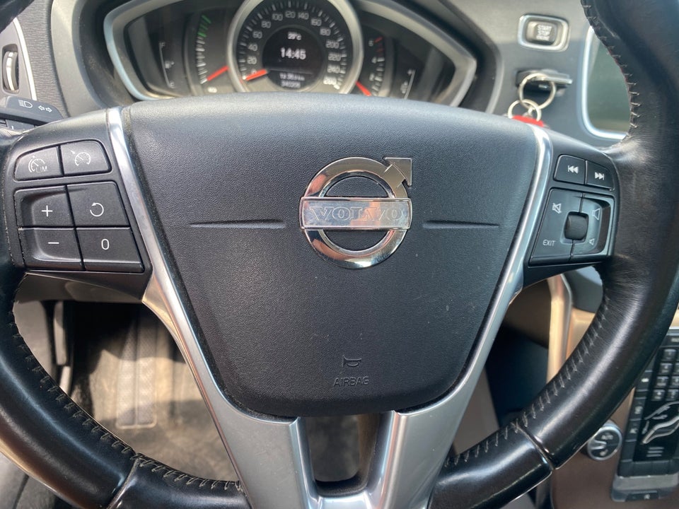 Volvo V40 CC 1,6 D2 115 Kinetic 5d