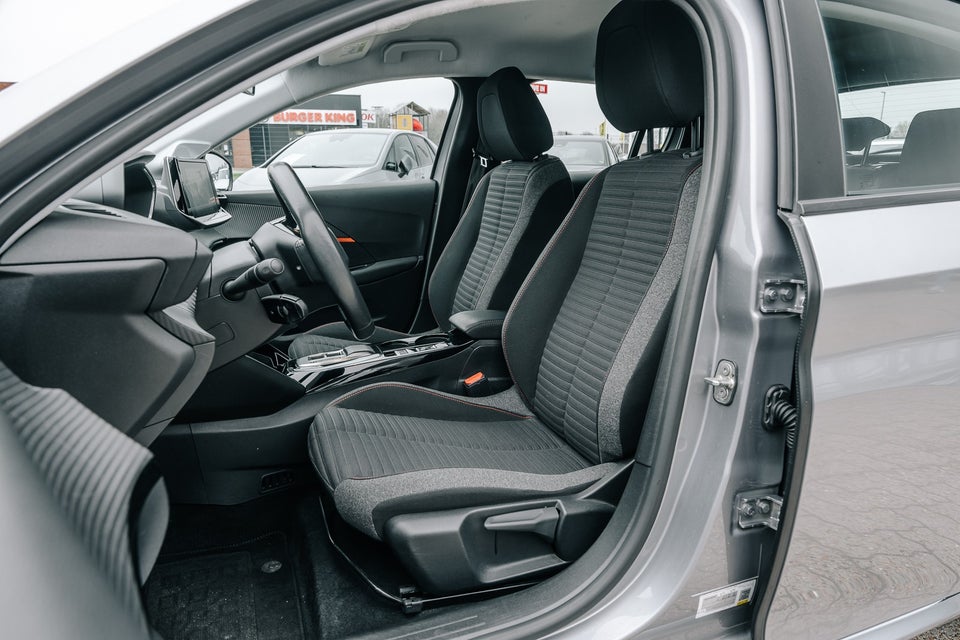 Peugeot e-208 50 Active 5d