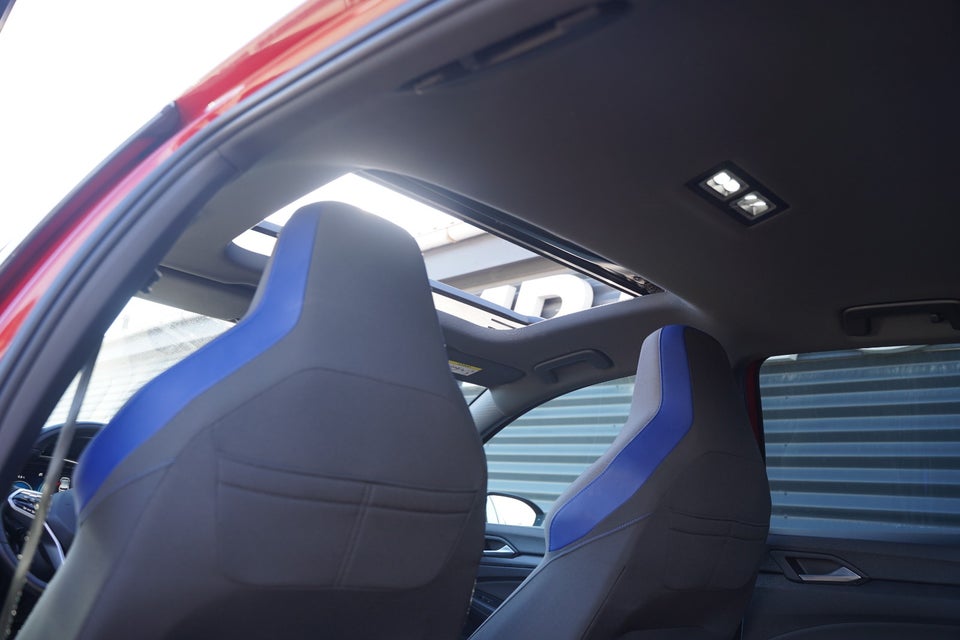 VW Golf VIII 1,4 GTE DSG 5d