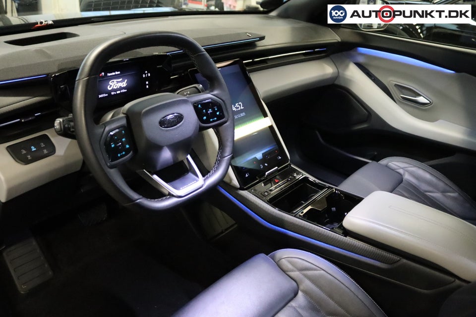 Ford Explorer 82 Premium Extended Range 5d