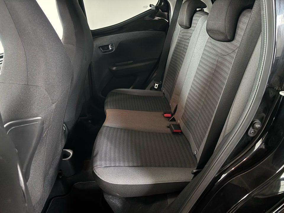 Toyota Aygo 1,0 VVT-i x-press 5d