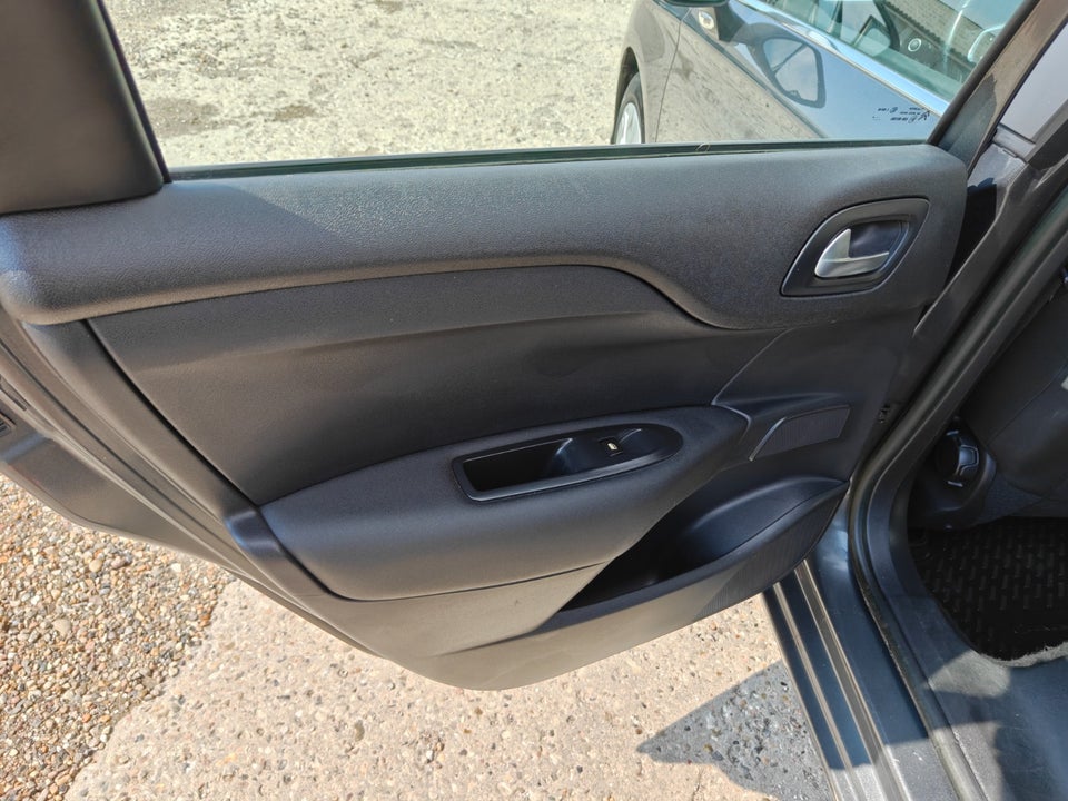 Citroën C4 1,2 PureTech 130 Attraction 5d