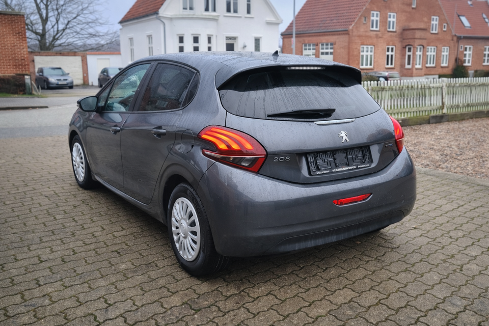 Peugeot 208 1,6 BlueHDi 100 Chili Sky 5d