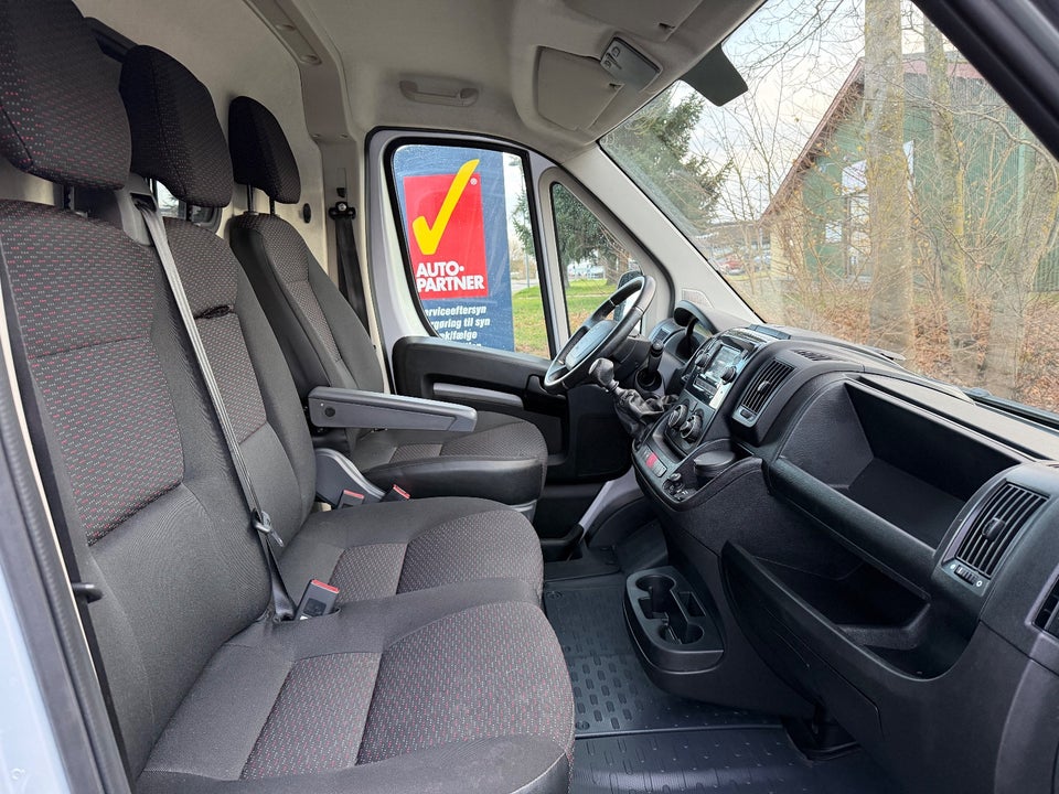 Peugeot Boxer 333 2,2 BlueHDi 140 L2H2 Premium