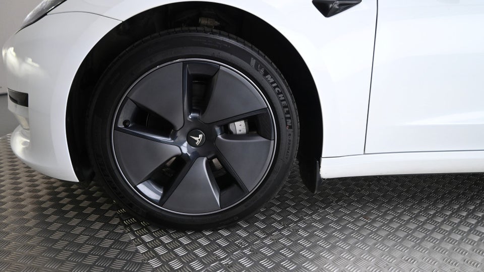 Tesla Model 3 RWD 4d
