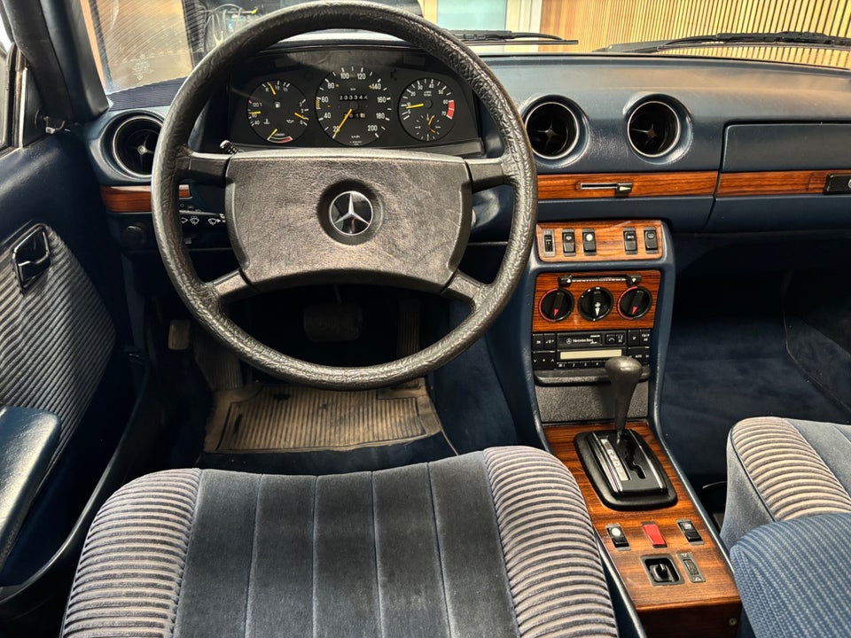 Mercedes 230 CE 2,3 Coupé aut. 2d