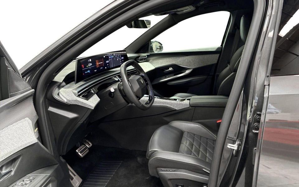 Peugeot e-3008 77 GT Pack 5d