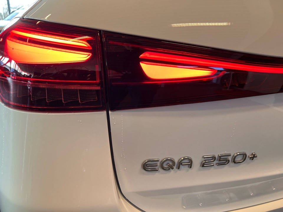 Mercedes EQA250+ Progressive Advance 5d