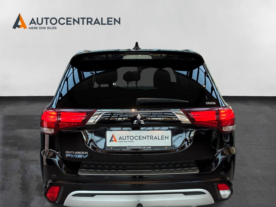 Mitsubishi Outlander 2,4 PHEV Invite CVT 4WD 5d