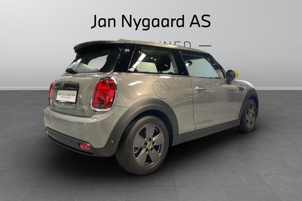 MINI Cooper SE Essential 3d