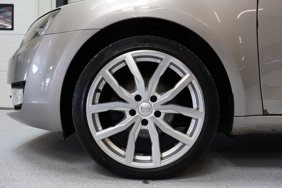 Skoda Octavia 1,6 TDi 105 Ambition Combi DSG 5d