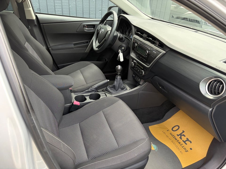 Toyota Auris 1,3 VVT-i T1+ Touring Sports 5d
