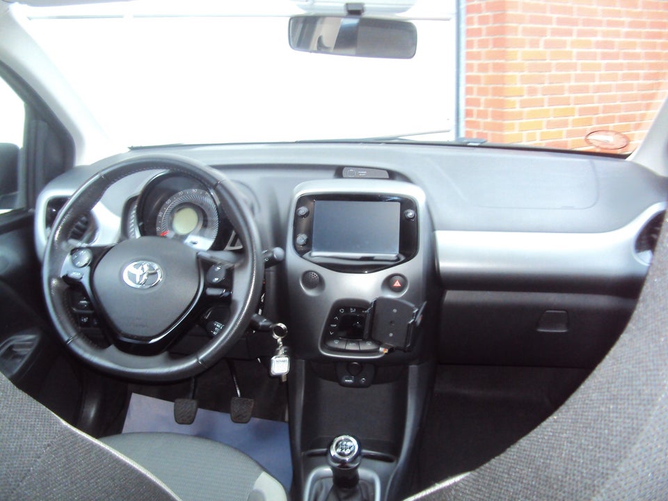 Toyota Aygo 1,0 VVT-i x-press 5d