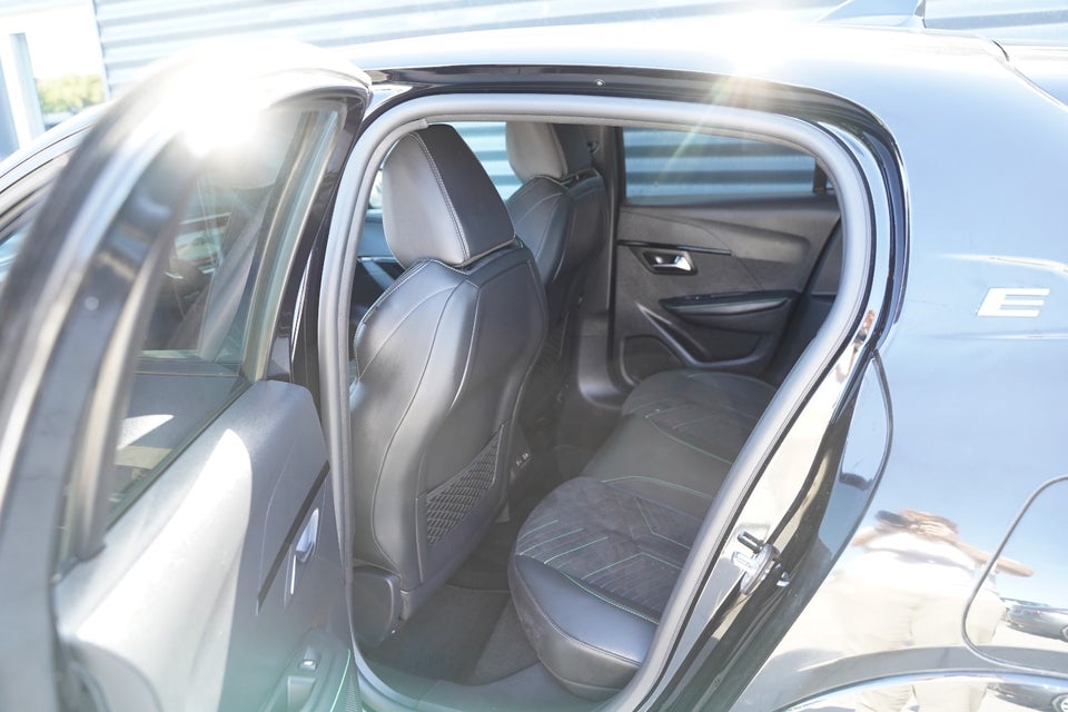 Peugeot e-208 54 GT Pack 5d