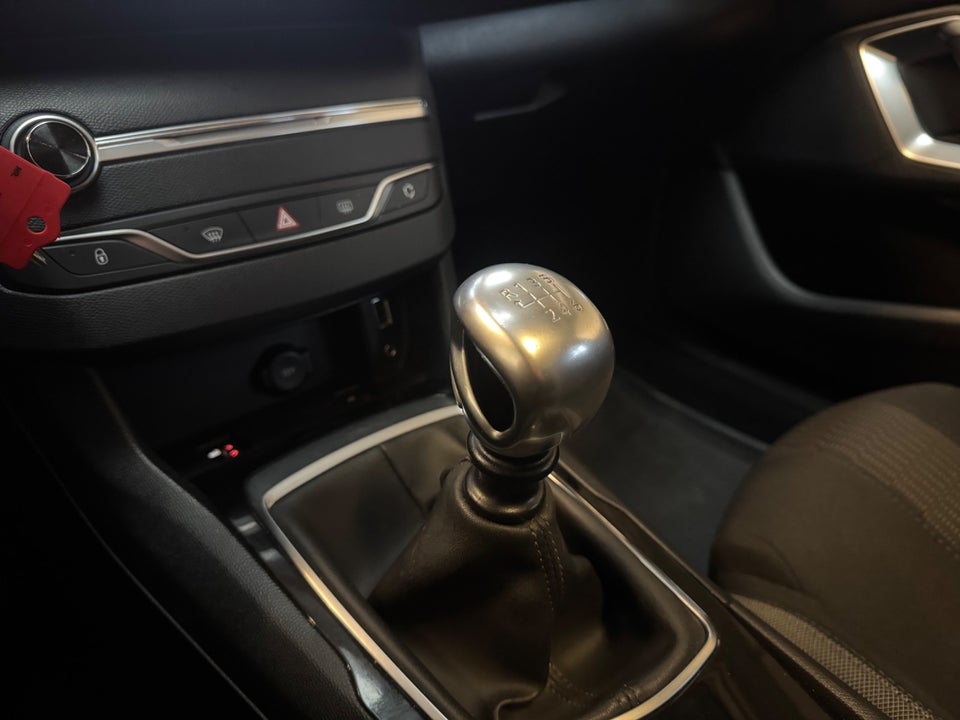 Peugeot 308 1,6 BlueHDi 120 Style Sky SW 5d