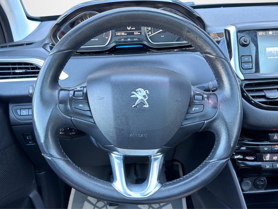 Peugeot 208 1,2 VTi Allure Sky 5d