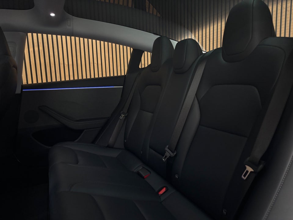 Tesla Model 3 RWD 4d