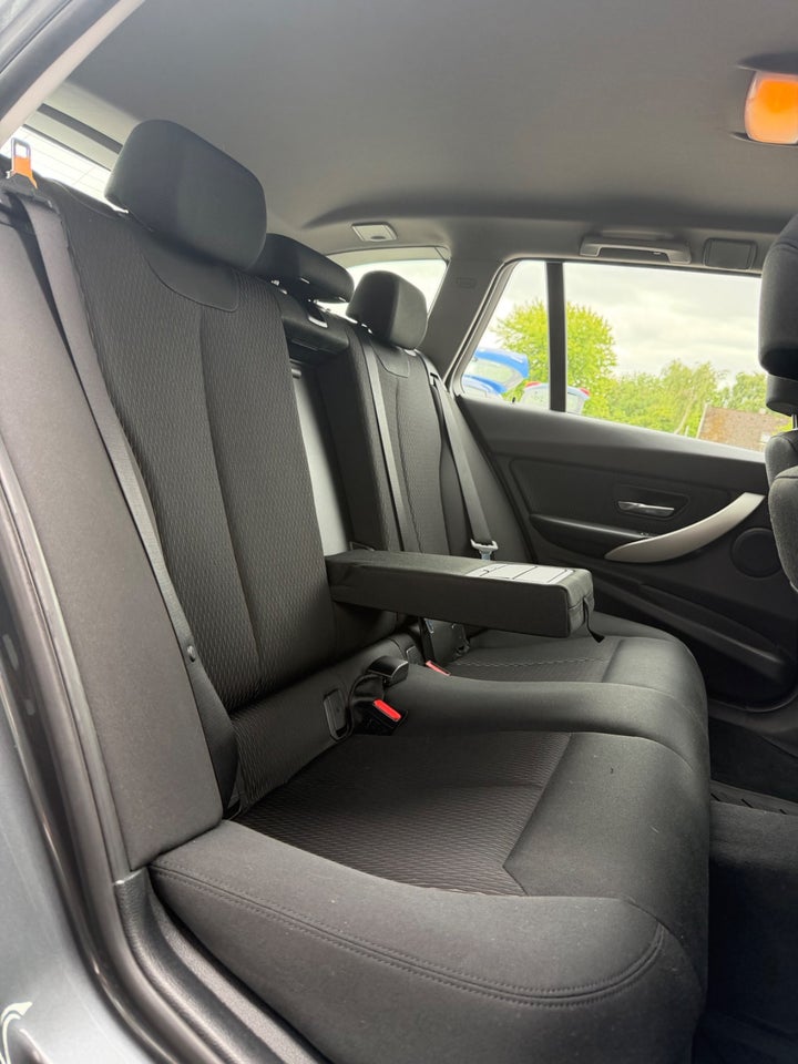 BMW 320d 2,0 Touring aut. 5d