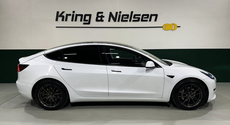 Tesla Model 3 Standard Range+ RWD 4d
