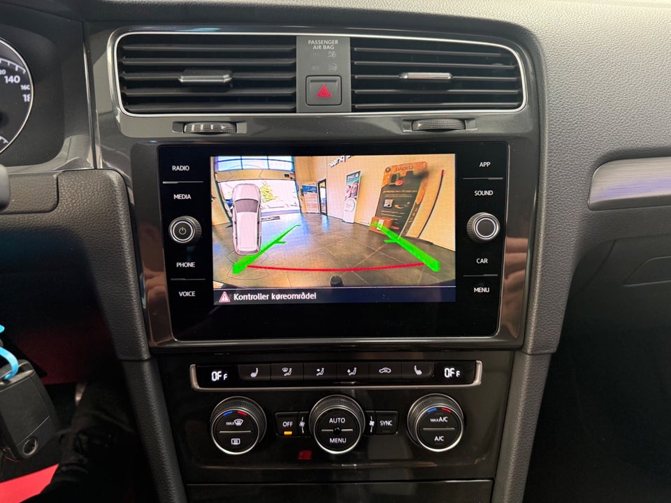 VW Golf VII 2,0 TDi 150 Comfortline Connect Variant DSG 5d