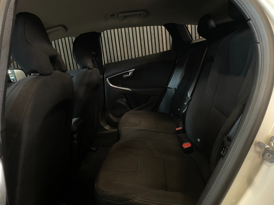 Volvo V40 2,0 D2 120 Momentum 5d