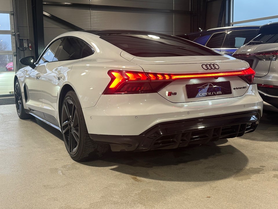 Audi RS e-tron GT quattro 4d