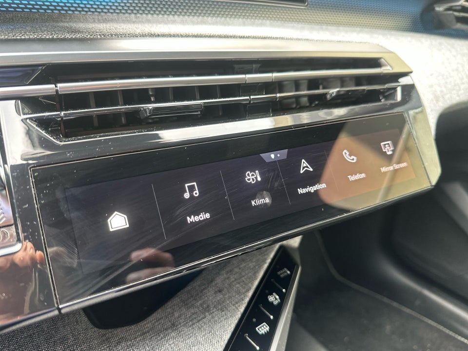 Peugeot e-3008 77 GT Pack 5d