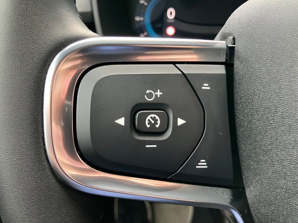 Volvo EX40 Extended Range Plus 5d