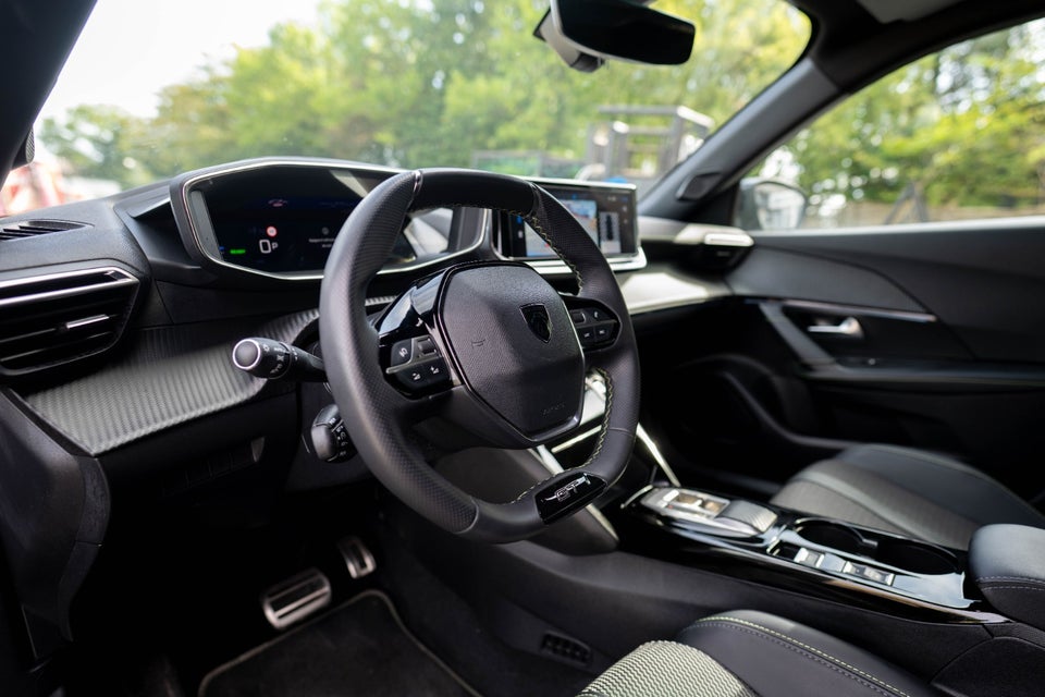 Peugeot e-2008 54 GT 5d