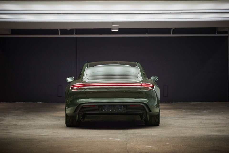 Porsche Taycan GTS Performance+ 4d