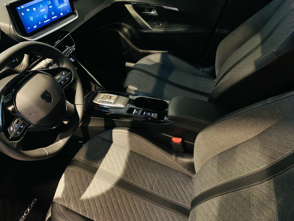 Peugeot e-2008 50 Allure 5d