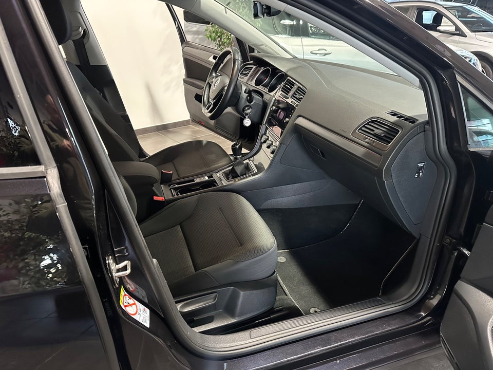 VW Golf VII 1,6 TDi 115 Comfortline Van 5d