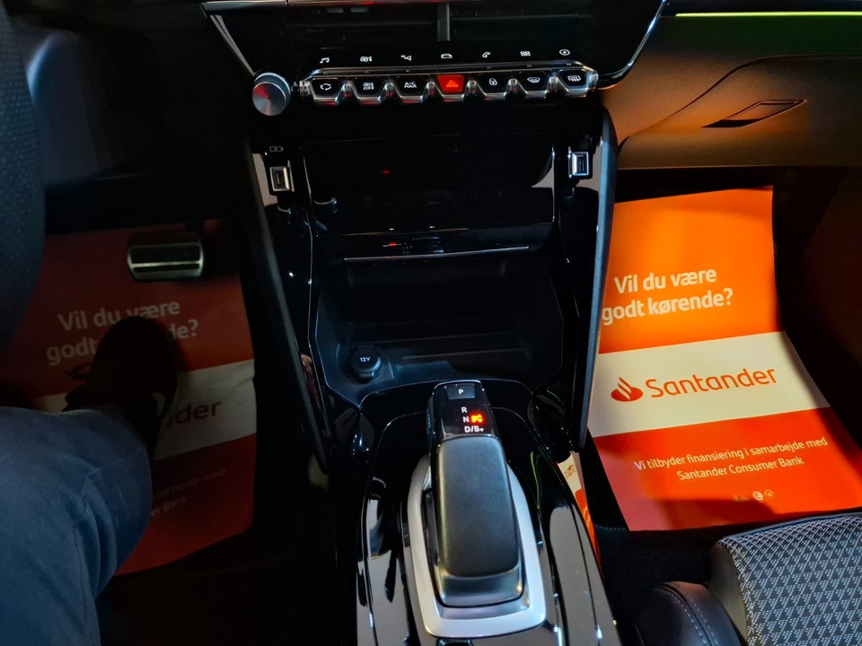 Peugeot e-208 50 GT 5d