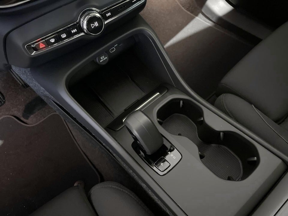 Volvo EX40 Extended Range Black Edition 5d