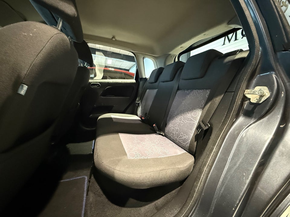 Ford Fiesta 1,4 Ambiente 5d