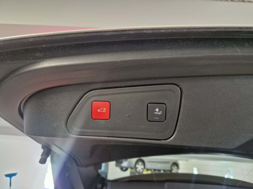 Peugeot 3008 1,6 Hybrid First Selection EAT8 5d