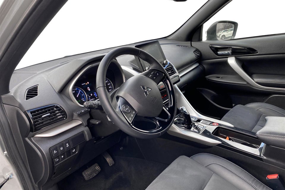 Mitsubishi Eclipse Cross 2,4 PHEV Invite CVT 4WD 5d